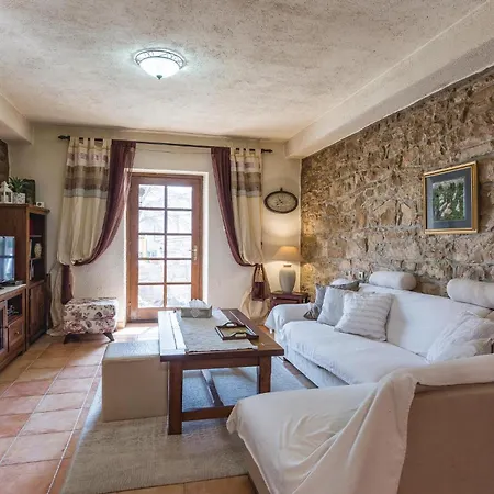 Two-bedroom In Semesterbostad *